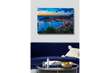 Canvastavla - Vacker kuststad vid skymning med båtar i hamnen - Blå / Orange / Grön - Inredning - Tavlor & posters - Canvastavla