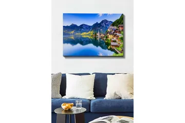 Canvastavla - Vacker sjöutsikt med färgglada hus vid stranden och majestätiska berg i bakgrunden - Blå / Grön / Gul - Inredning - Tavlor & posters - Canvastavla