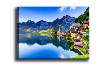 Canvastavla - Vacker sjöutsikt med färgglada hus vid stranden och majestätiska berg i bakgrunden - Blå / Grön / Gul - Inredning - Tavlor & posters - Canvastavla