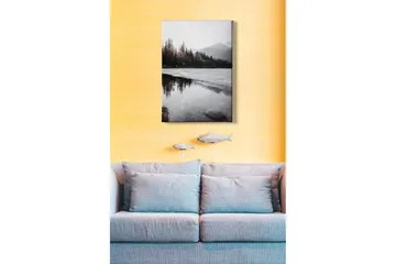 Canvastavla - Vacker vinterlandskap med frusna sjöar och snötäckta berg - Grå / Vit / Mörkgrön - Inredning - Tavlor & posters - Canvastavla