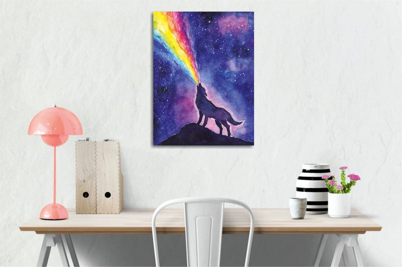 Canvastavla - Varg som ylar mot en färgglad regnbåge i natthimlen - Mörkblå / Lila / Regnbågsfärger - Inredning - Tavlor & posters - Canvastavla