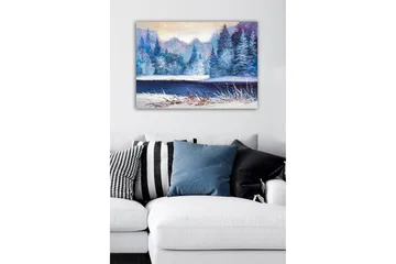 Canvastavla - Vinterlandskap med snöklädda träd och en spegelblanka sjö - Blå / Vit / Mörkgrön - Inredning - Tavlor & posters - Canvastavla