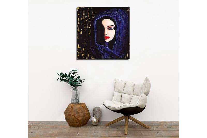 Canvastavla - Porträtt av en kvinna med en mystisk blick i en mörk huva - Mörkblå / Svart / Röd - Inredning - Tavlor & posters - Canvastavla