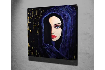 Canvastavla - Porträtt av en kvinna med en mystisk blick i en mörk huva - Mörkblå / Svart / Röd - Inredning - Tavlor & posters - Canvastavla