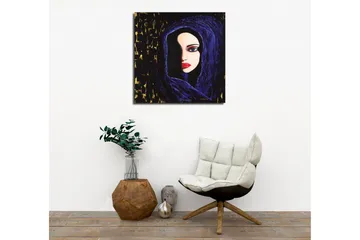 Canvastavla - Porträtt av en kvinna med en mystisk blick i en mörk huva - Mörkblå / Svart / Röd - Inredning - Tavlor & posters - Canvastavla