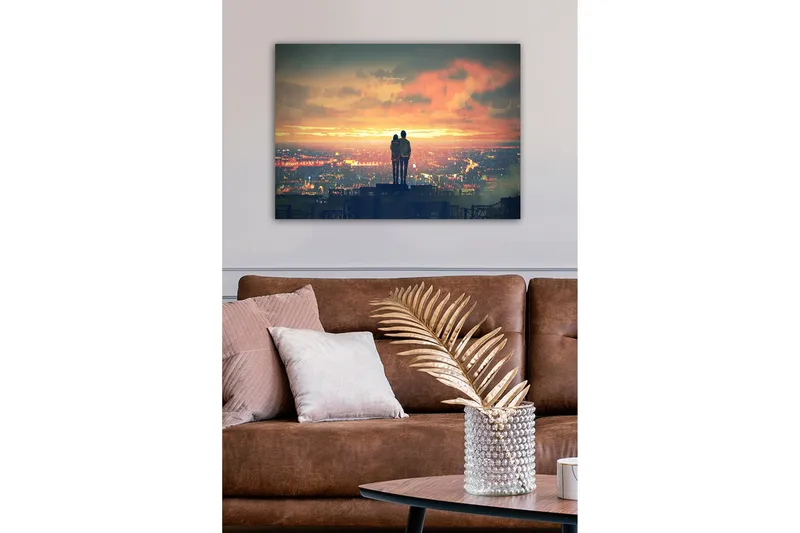 Canvastavla - Par som står tillsammans och betraktar en solnedgång över en stad - Orange / Blå / Grå - Inredning - Tavlor & posters - Canvastavla