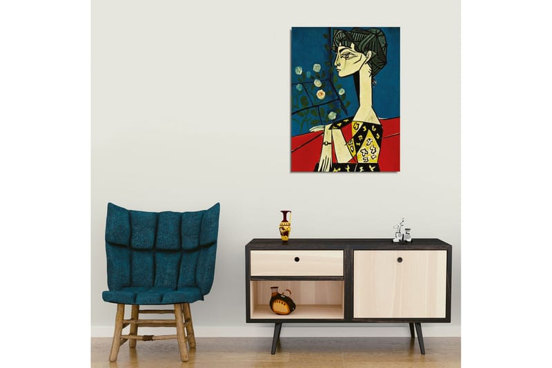 Canvastavla - Porträtt av en kvinna med stiliserade drag och blommor i bakgrunden - Blå / Röd / Svart - Inredning - Tavlor & posters - Canvastavla