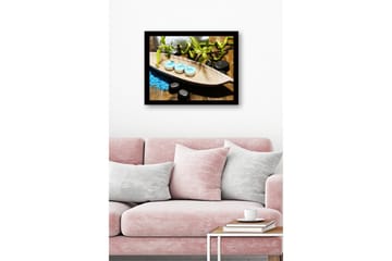 Inramad Canvastavla i trä - 41x56 cm - Avkopplande arrangemang med doftljus och bambu - Ljusblå / Grön / Svart - Inredning - Tavlor & posters - Canvastavla