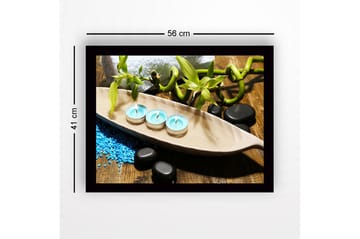 Inramad Canvastavla i trä - 41x56 cm - Avkopplande arrangemang med doftljus och bambu - Ljusblå / Grön / Svart - Inredning - Tavlor & posters - Canvastavla
