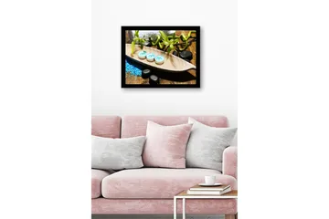 Inramad Canvastavla i trä - 41x56 cm - Avkopplande arrangemang med doftljus och bambu - Ljusblå / Grön / Svart - Inredning - Tavlor & posters - Canvastavla