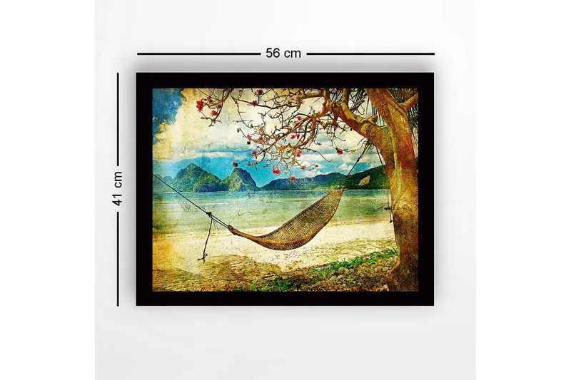 Inramad Canvastavla i trä - 41x56 cm - Avkopplande hängmatta under ett träd vid stranden med berg i bakgrunden - Blå / Grön / Beige - Inredning - Tavlor & posters - Canvastavla