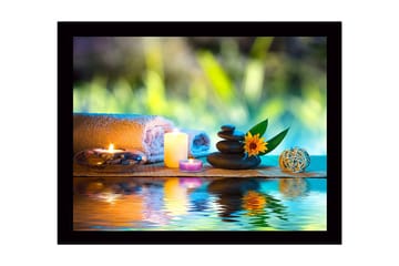 Inramad Canvastavla i trä - 41x56 cm - Avkopplande stillhet med stenar, ljus och en blomma - Grön / Blå / Beige - Inredning - Tavlor & posters - Canvastavla