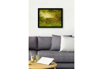 Inramad Canvastavla i trä - 41x56 cm - Bänk i en grönskande trädgård omgiven av blommor och fjärilar - Grön / Brun / Gul - Inredning - Tavlor & posters - Canvastavla