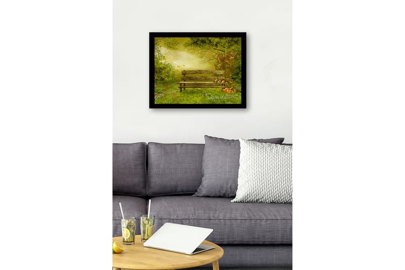 Inramad Canvastavla i trä - 41x56 cm - Bänk i en grönskande trädgård omgiven av blommor och fjärilar - Grön / Brun / Gul - Inredning - Tavlor & posters - Canvastavla