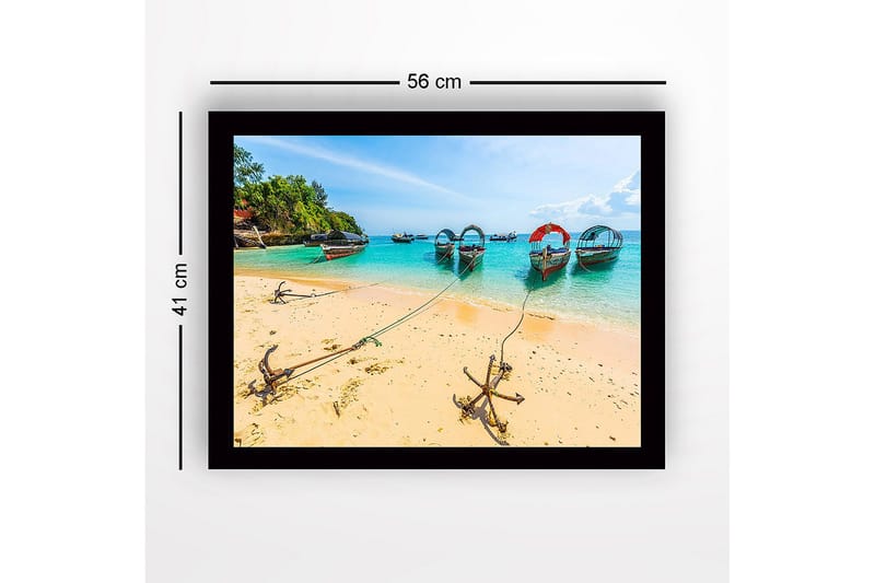 Inramad Canvastavla i trä - 41x56 cm - Båtar förankrade vid en solig strand med klart turkost vatten - Turkos / Beige / Grön - Inredning - Tavlor & posters - Canvastavla