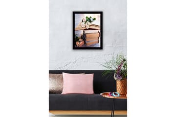 Inramad Canvastavla i trä - 41x56 cm - Böcker med rosor i en harmonisk komposition - Ljusrosa / Beige / Brun - Inredning - Tavlor & posters - Canvastavla