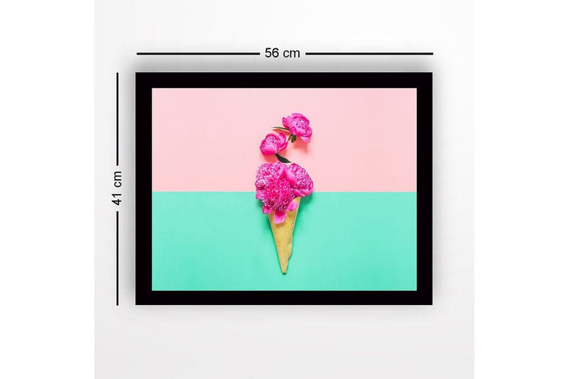 Inramad Canvastavla i trä - 41x56 cm - Blommor i en glasskon som står mot en färgglad bakgrund - Rosa / Grön / Gul - Inredning - Tavlor & posters - Canvastavla