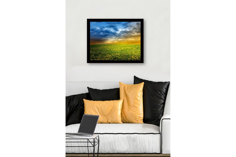 Inramad Canvastavla i trä - 41x56 cm - Blomstrande äng med gula maskrosor under en dramatisk himmel - Gult / Blått / Grönt - Inredning - Tavlor & posters - Canvastavla