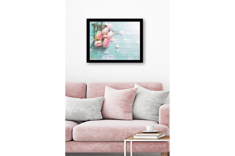 Inramad Canvastavla i trä - 41x56 cm - Bukett av rosa rosor med blad och kronblad på en ljusgrön bakgrund - Rosa / Ljusgrön / Vit - Inredning - Tavlor & posters - Canvastavla