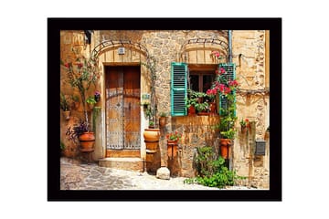 Inramad Canvastavla i trä - 41x56 cm - Charmig husfasad med blomsterdekorationer och gröna fönsterluckor - Terrakotta / Grön / Beige - Inredning - Tavlor & posters - Canvastavla