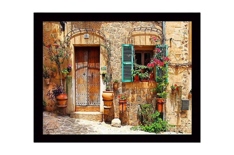 Inramad Canvastavla i trä - 41x56 cm - Charmig husfasad med blomsterdekorationer och gröna fönsterluckor, Terrakotta / Grön / Beige