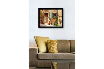 Inramad Canvastavla i trä - 41x56 cm - Charmig husfasad med blomsterdekorationer och gröna fönsterluckor - Terrakotta / Grön / Beige - Inredning - Tavlor & posters - Canvastavla