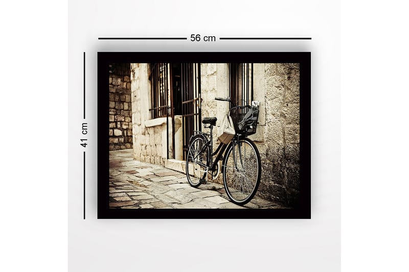 Inramad Canvastavla i trä - 41x56 cm - Cykel lutad mot en gammal stenvägg - Svart / Beige / Grå - Inredning - Tavlor & posters - Canvastavla