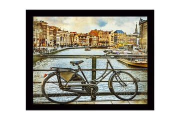 Inramad Canvastavla i trä - 41x56 cm - Cykel vid en kanal i en stadsmiljö - Svart / Brun / Blå - Inredning - Tavlor & posters - Canvastavla