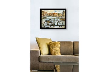 Inramad Canvastavla i trä - 41x56 cm - Cykel vid en kanal i en stadsmiljö - Svart / Brun / Blå - Inredning - Tavlor & posters - Canvastavla