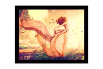 Inramad Canvastavla i trä - 41x56 cm - Dansande kvinna i en flödande klänning omgiven av höstlöv - Ljusrosa / Orange / Guld - Inredning - Tavlor & posters - Canvastavla