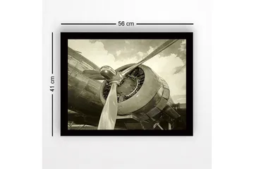 Inramad Canvastavla i trä - 41x56 cm - Detaljerad närbild av en flygplanspropeller och motor - Grå / Svart / Silver - Inredning - Tavlor & posters - Canvastavla