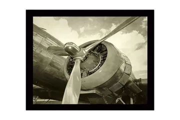 Inramad Canvastavla i trä - 41x56 cm - Detaljerad närbild av en flygplanspropeller och motor - Grå / Svart / Silver - Inredning - Tavlor & posters - Canvastavla