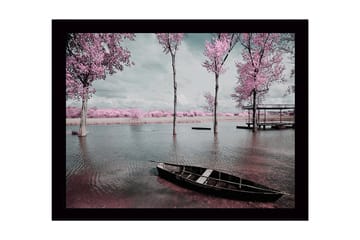 Inramad Canvastavla i trä - 41x56 cm - Drömlik landskap med rosa träd vid en stilla sjö - Rosa / Grå / Svart - Inredning - Tavlor & posters - Canvastavla