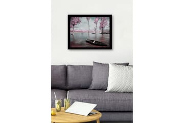Inramad Canvastavla i trä - 41x56 cm - Drömlik landskap med rosa träd vid en stilla sjö - Rosa / Grå / Svart - Inredning - Tavlor & posters - Canvastavla