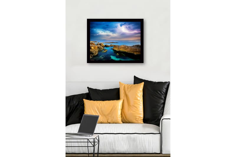 Inramad Canvastavla i trä - 41x56 cm - Dramatiskt havslandskap med åskmoln och klippformationer - Blå / Grön / Beige - Inredning - Tavlor & posters - Canvastavla