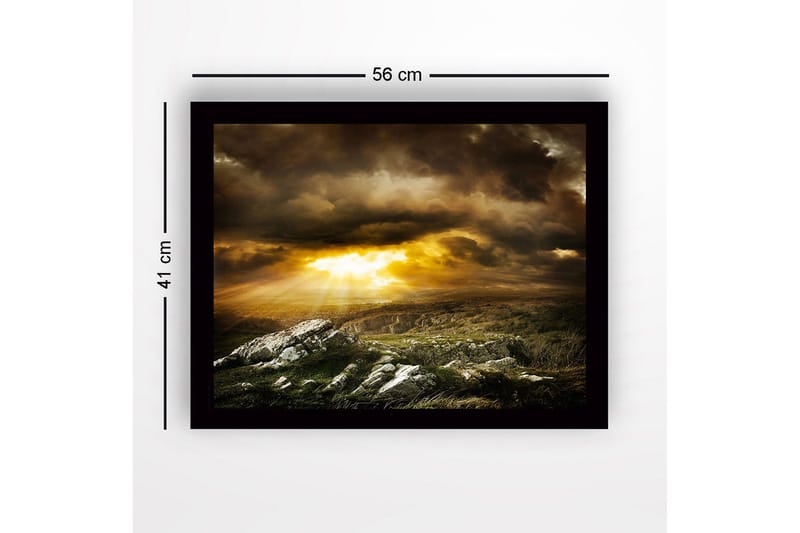 Inramad Canvastavla i trä - 41x56 cm - Dramatiskt landskap med solstrålar som bryter genom molnen - Guld / Mörkgrå / Grön - Inredning - Tavlor & posters - Canvastavla