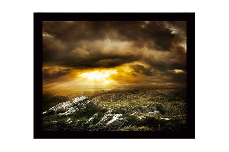 Inramad Canvastavla i trä - 41x56 cm - Dramatiskt landskap med solstrålar som bryter genom molnen, Guld / Mörkgrå / Grön