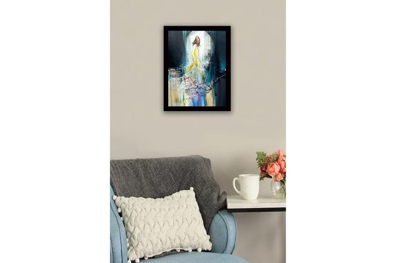 Inramad Canvastavla i trä - 41x56 cm - Elegant kvinna i en gul klänning som rör sig genom en drömlik miljö - Gul / Blå / Svart - Inredning - Tavlor & posters - Canvastavla