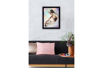 Inramad Canvastavla i trä - 41x56 cm - Elegant kvinna i en romantisk pose med blommor - Ljusrosa / Ljusblå / Lavendel - Inredning - Tavlor & posters - Canvastavla