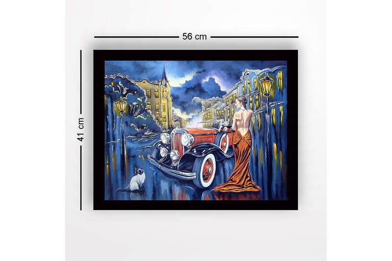 Inramad Canvastavla i trä - 41x56 cm - Elegant kvinna i röd klänning vid en klassisk bil i stadsmiljö - Röd / Svart / Blå - Inredning - Tavlor & posters - Canvastavla