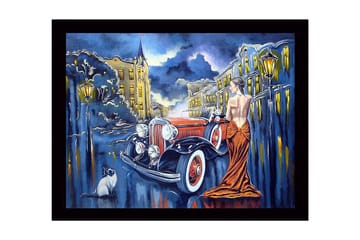 Inramad Canvastavla i trä - 41x56 cm - Elegant kvinna i röd klänning vid en klassisk bil i stadsmiljö - Röd / Svart / Blå - Inredning - Tavlor & posters - Canvastavla