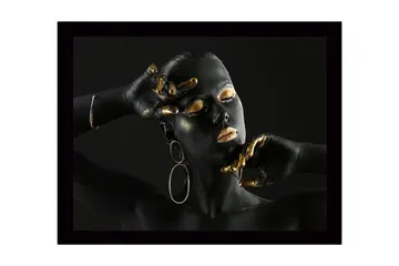 Inramad Canvastavla i trä - 41x56 cm - Elegant porträtt av en kvinna med svart kroppsmålning och guldiga detaljer - Svart / Guld - Inredning - Tavlor & posters - Canvastavla