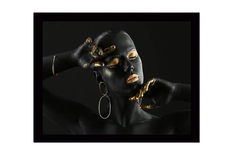 Inramad Canvastavla i trä - 41x56 cm - Elegant porträtt av en kvinna med svart kroppsmålning och guldiga detaljer, Svart / Guld