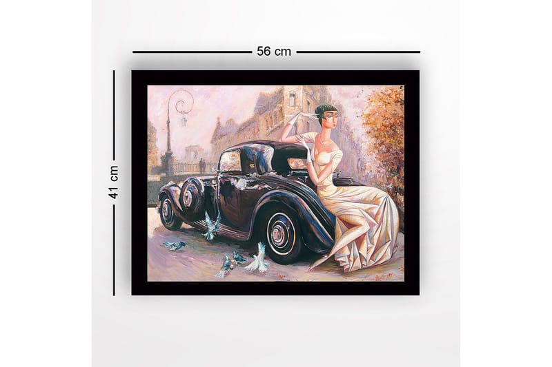 Inramad Canvastavla i trä - 41x56 cm - Eleganta kvinna i vit klänning sittande på en klassisk bil - Svart / Beige / Ljusrosa - Inredning - Tavlor & posters - Canvastavla