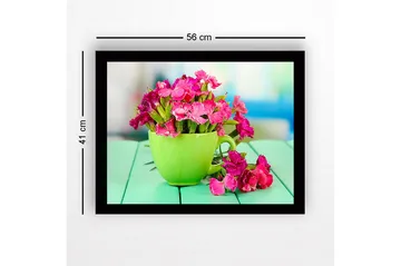 Inramad Canvastavla i trä - 41x56 cm - Färgglad bukett av blommor i en grön kopp - Grön / Rosa - Inredning - Tavlor & posters - Canvastavla