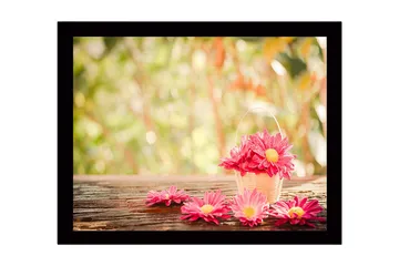 Inramad Canvastavla i trä - 41x56 cm - Färgglad korg med blommor - Rosa / Gult / Grönt - Inredning - Tavlor & posters - Canvastavla