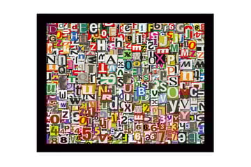 Inramad Canvastavla i trä - 41x56 cm - Färgglad samling av bokstäver och siffror - Röd / Grön / Gul - Inredning - Tavlor & posters - Canvastavla