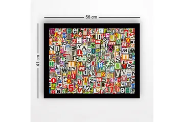 Inramad Canvastavla i trä - 41x56 cm - Färgglad samling av bokstäver och siffror - Röd / Grön / Gul - Inredning - Tavlor & posters - Canvastavla