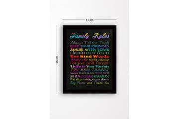 Inramad Canvastavla i trä - 41x56 cm - Färgglad tavla med familjeregler i olika typsnitt - Röd / Blå / Grön - Inredning - Tavlor & posters - Canvastavla