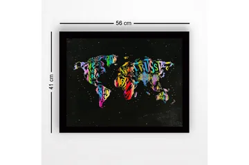 Inramad Canvastavla i trä - 41x56 cm - Färgglad världskarta skapad av bokstäver och text - Lila / Grön / Röd - Inredning - Tavlor & posters - Canvastavla